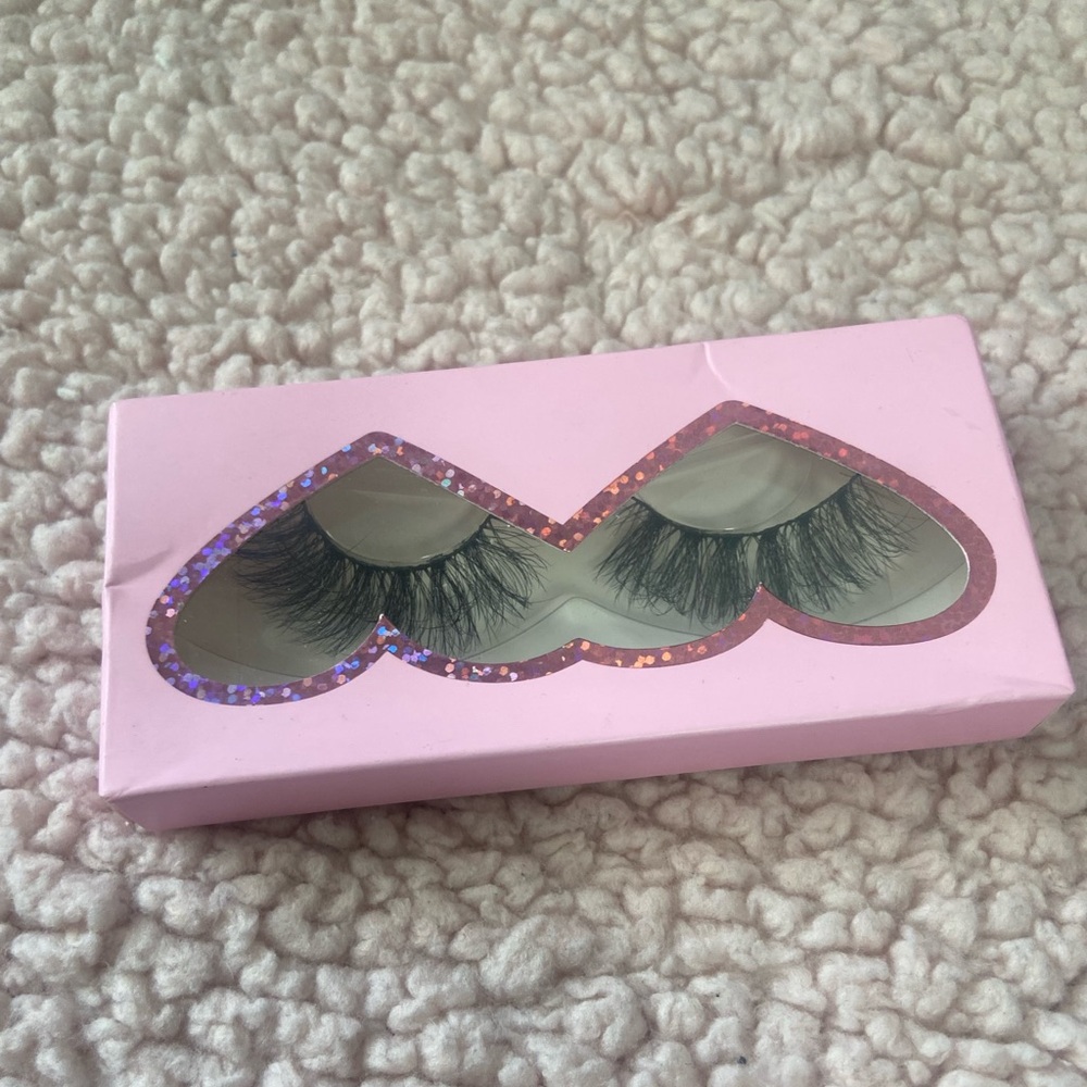 Eyelashes - Mink Lashes w/ a soft & fluffy feel - Picture 4 of 4